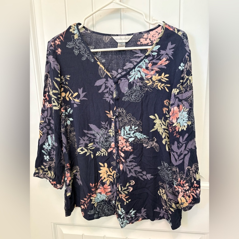 Christopher & Banks Floral V-Neck Women's Top. Size Medium. 100% rayon.
